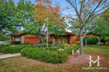 Clarendon Hills, IL