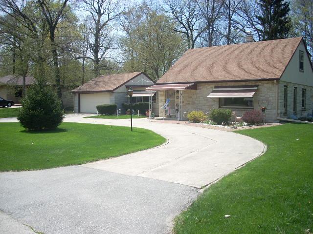 1607 S Wildwood Dr., New Berlin, WI 53151