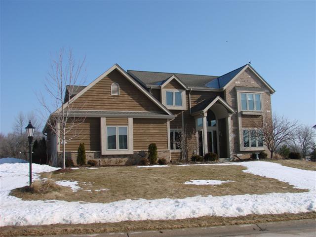 N54W16652 Ravenwood Dr, Menomonee Falls, WI 53051