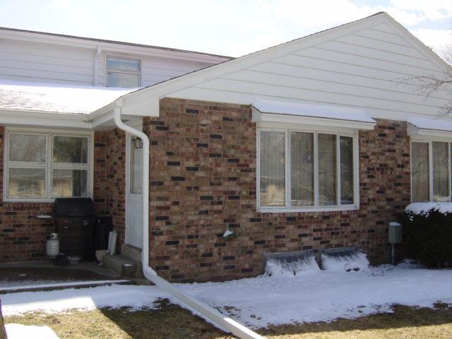 3128 W King Arthurs Ct., Greenfield, WI 53221