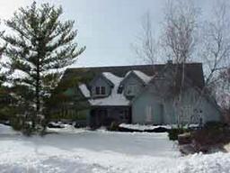 W275N2453 Heather Ln., Pewaukee, WI 53072