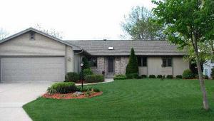 7995 W Lake Pointe Dr., Franklin, WI 53132