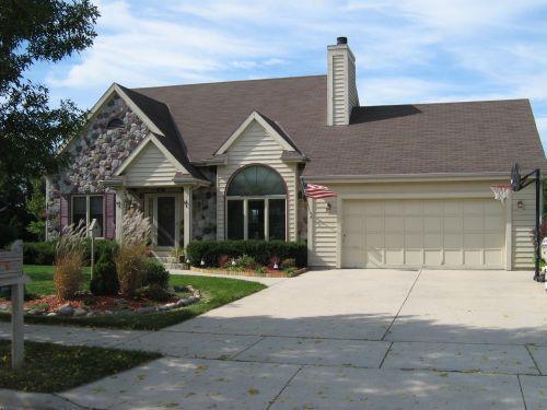 725 N Dries, Saukville, WI 53080