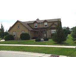 869 Hickory Ln, Hartford, WI 53027