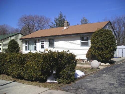 2232 Sunkist Ave., Waukesha, WI 53188