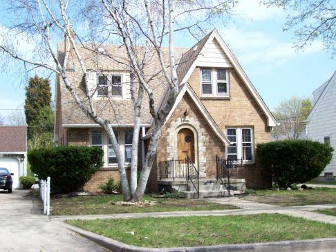 5858 N 40th St., Milwaukee, WI 53209