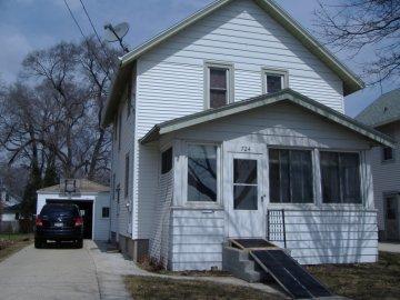 724 W College Ave., Waukesha, WI 53186