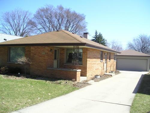 450 N 112th St, Wauwatosa, WI 53226