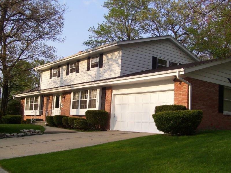 4735 Stratford Dr., Greendale, WI 53129