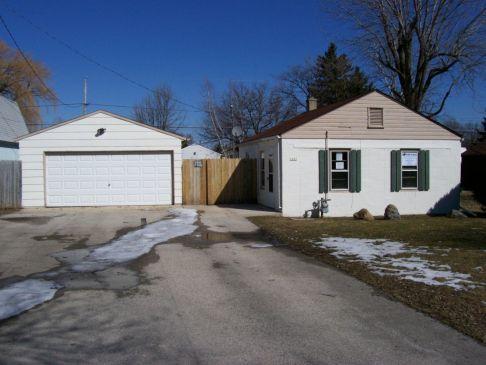1622 Ellis Ave., Caledonia, WI 53402