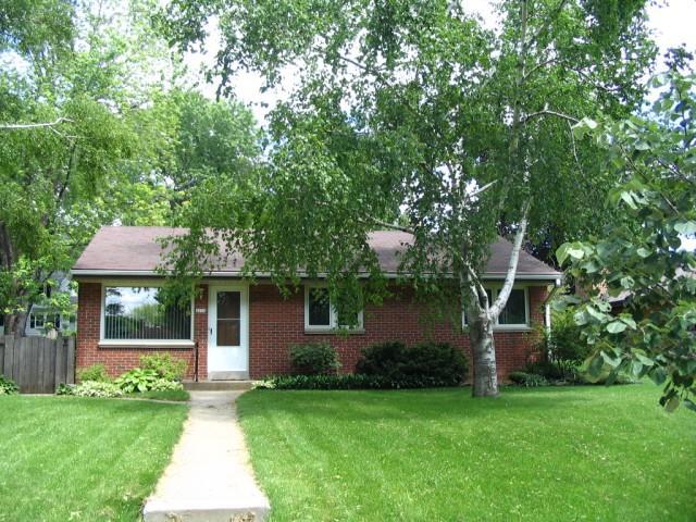 4254 N 93rd St, Wauwatosa, WI 53222