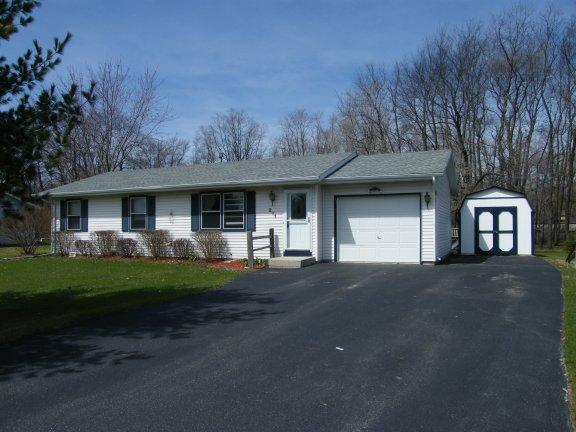 211 N Parkview Dr., Eagle, WI 53119