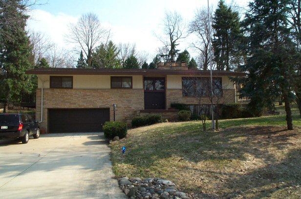 N63W15941 Claremore Cir., Menomonee Falls, WI 53051