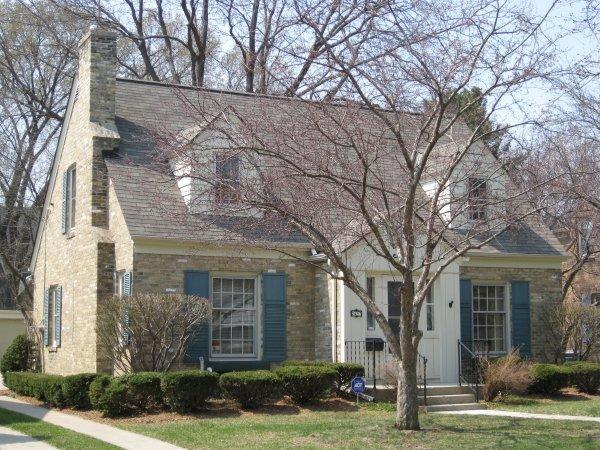 2457 N 95th St., Wauwatosa, WI 53226