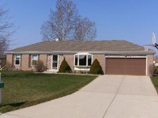 6909 S Tumble Creek Dr., Franklin, WI 53132