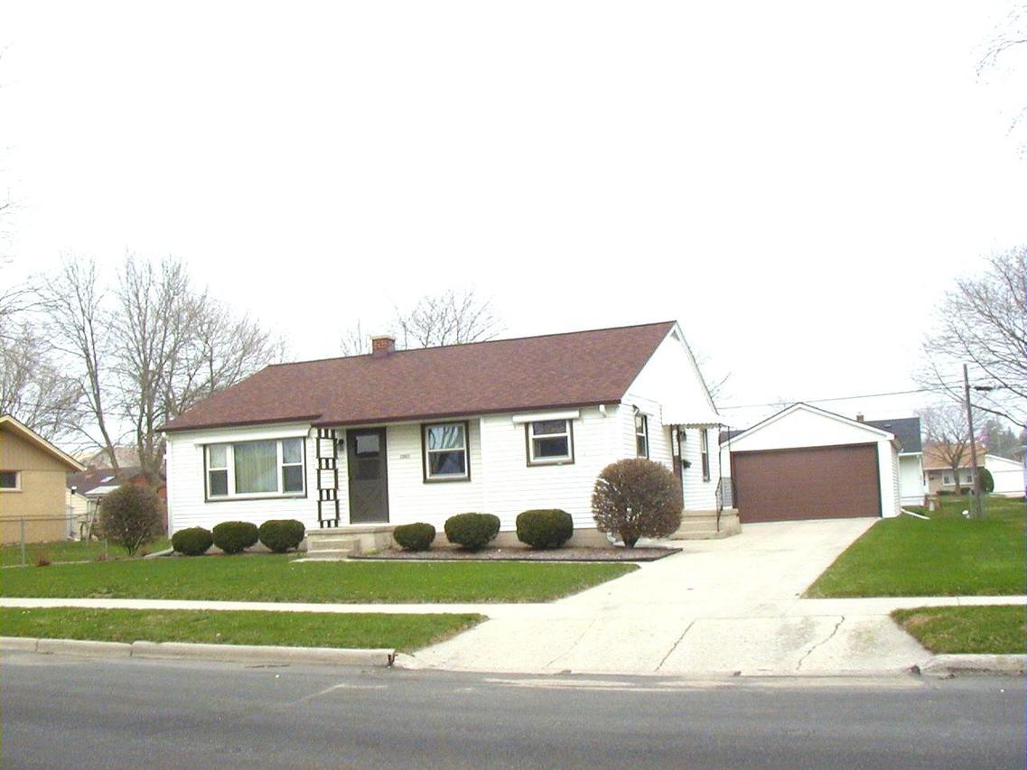 1341 S 25th St., Manitowoc, WI 54220