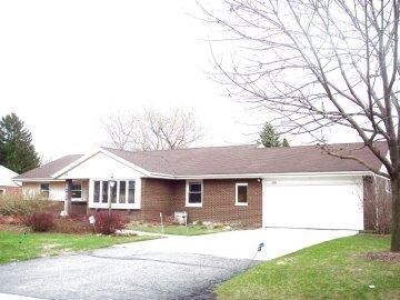 6590 N Braeburn, Glendale, WI 53209