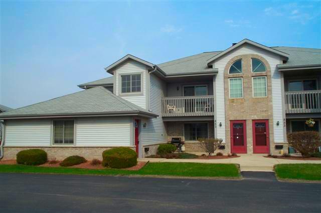 853 Quinlan Dr. #E, Pewaukee, WI 53072
