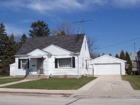 2921 S 8th St, Sheboygan, WI 53081