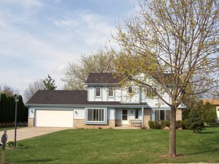 389 Cheshire Ct, Pewaukee, WI 53072