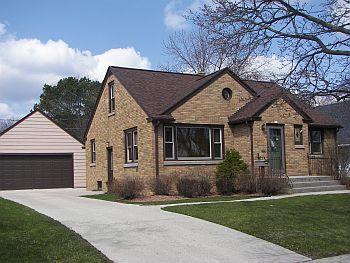 512 S 32nd St., Manitowoc, WI 54220