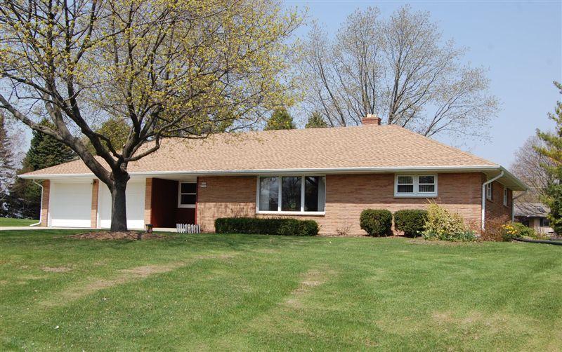 W182N5707 Jackson Dr., Menomonee Falls, WI 53051
