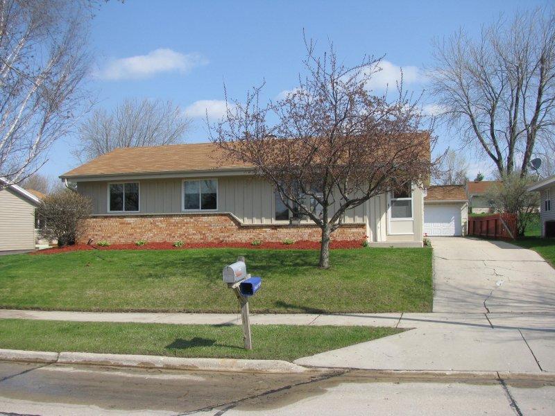 1910 Deerfield Dr., West Bend, WI 53090