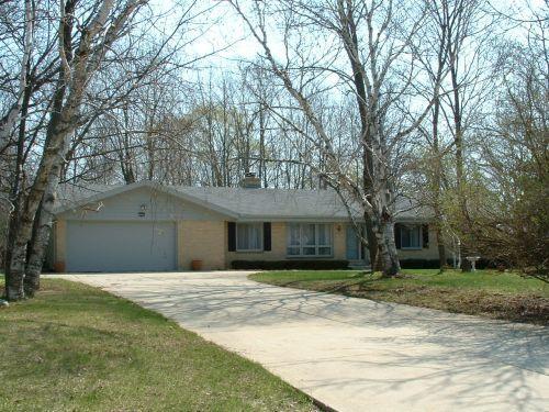 10202 N La Cresta Dr., Mequon, WI 53092