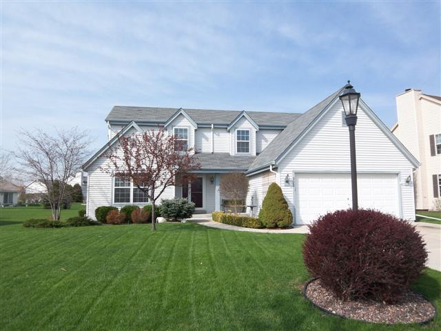 922 N North Shore, Pewaukee, WI 53072