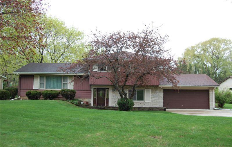 18605 Brookridge Dr, Brookfield, WI 53045