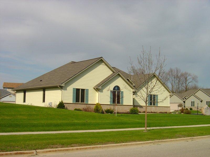 1405 S Silverbrook Dr., West Bend, WI 53095