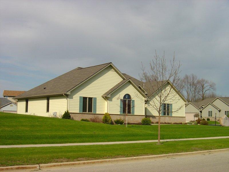 1405 S Silverbrook Dr., West Bend, WI 53095