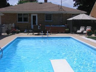 7927 18th Ave, Kenosha, WI 53143