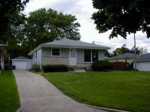 2663 N 114th, Wauwatosa, WI 53226
