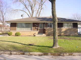 8237 W Daphne St., Milwaukee, WI 53223