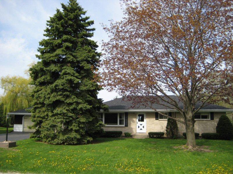 3024 Cozy Acres Rd., Mount Pleasant, WI 53406