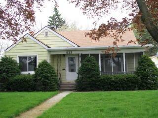 633 S Main St., Oconomowoc, WI 53066