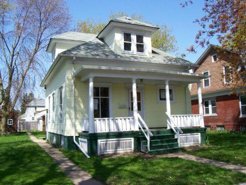 2022 St Clair St., Racine, WI 53402