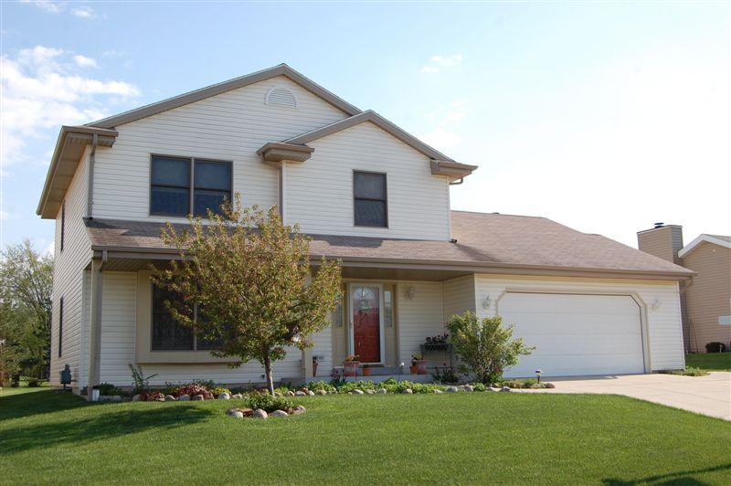 2735 E Emily Ave, Oak Creek, WI 53154