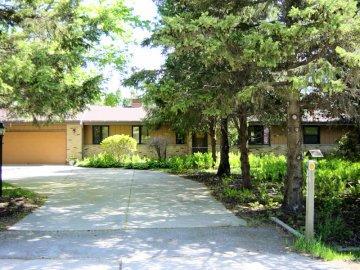 2032 S East Ln., New Berlin, WI 53146