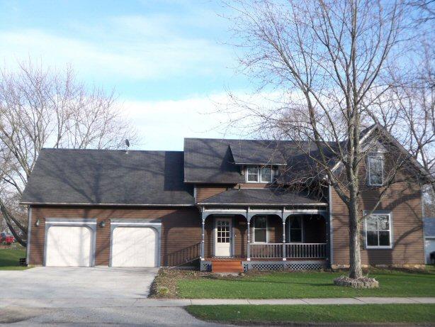 208 Elkhorn Rd., Eagle, WI 53119