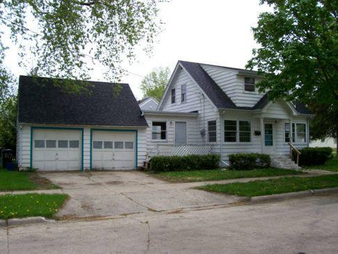 817 Garfield Ave., Waukesha, WI 53186