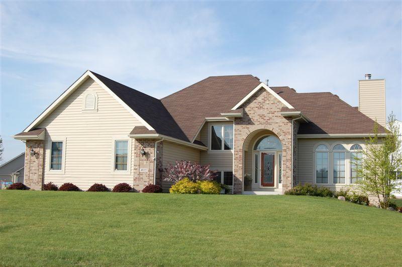 4835 W Tumble Creek Dr., Franklin, WI 53132