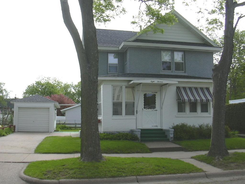 813 S 14th St., La Crosse, WI 54601