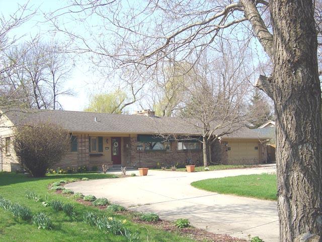 821 W Montclaire, Glendale, WI 53217