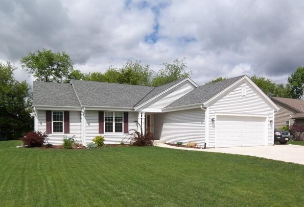 1710 Carriage Dr, East Troy, WI 53120