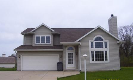 990 W Canterbury Ct., Milwaukee, WI 53154