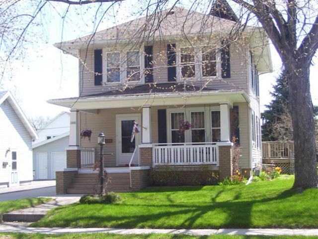 1009 N 14th St., Manitowoc, WI 54220