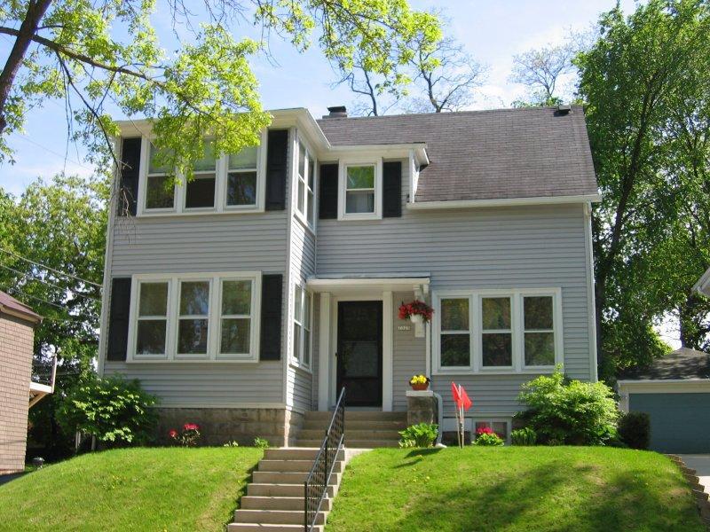 7325 W Lloyd St., Wauwatosa, WI 53213