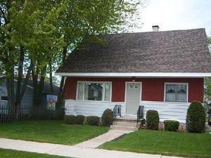 914 Summit, Manitowoc, WI 54220